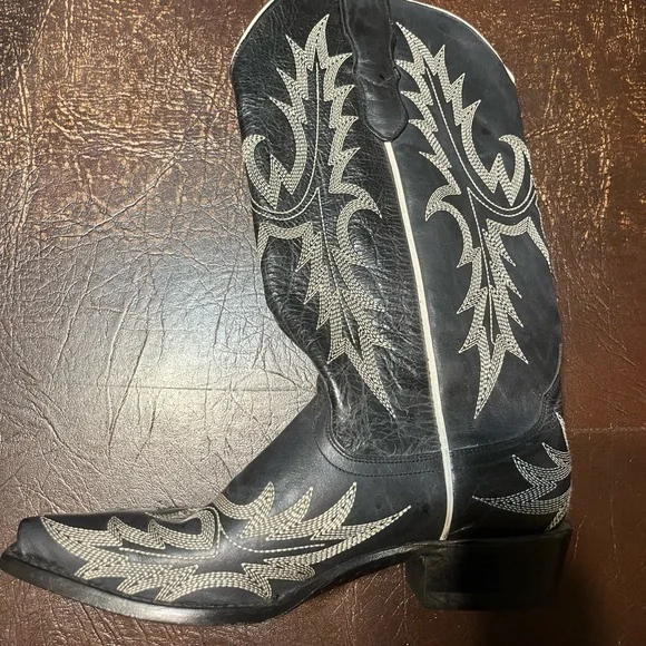 Stetson Black Boots with Silver Accents - Picture 2 of 4